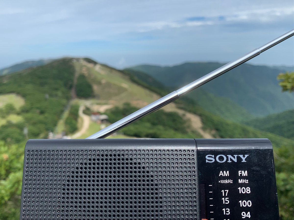 MieAC129's tweet photo. 日曜日です！夕方5時45分から10分間 いなべFMで「電波であそぼう！アタックラジオ！」放送です。今日の話題は「SVレポート&amp;秋オン」です。スマホでも聞けます、是非聞いて下さい！

#アタックラジオ　17:45～17:55

いなべFM➧https://t.co/PacPS8O0e1
メッセージ➧https://t.co/cU42PxS7oI https://t.co/FGNnfCI2Ow