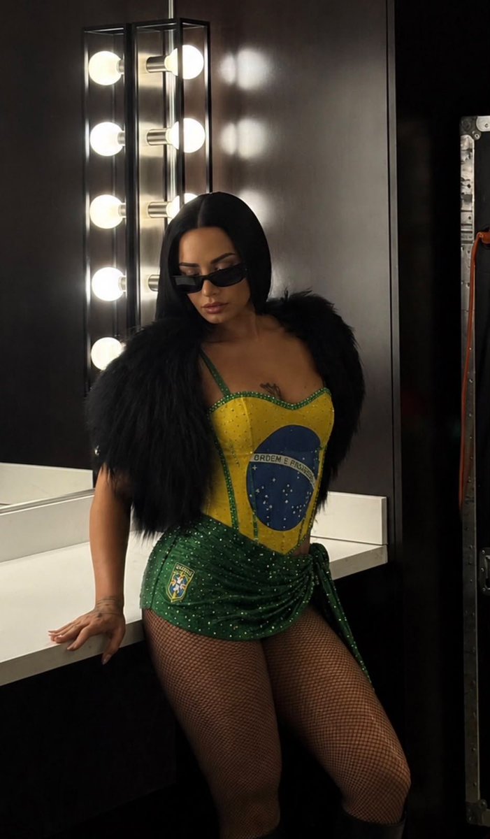 nacaomarvell's tweet photo. DEMI MEU DEUS A MULHER QUE VOCÊ É! https://t.co/smye6otFZX