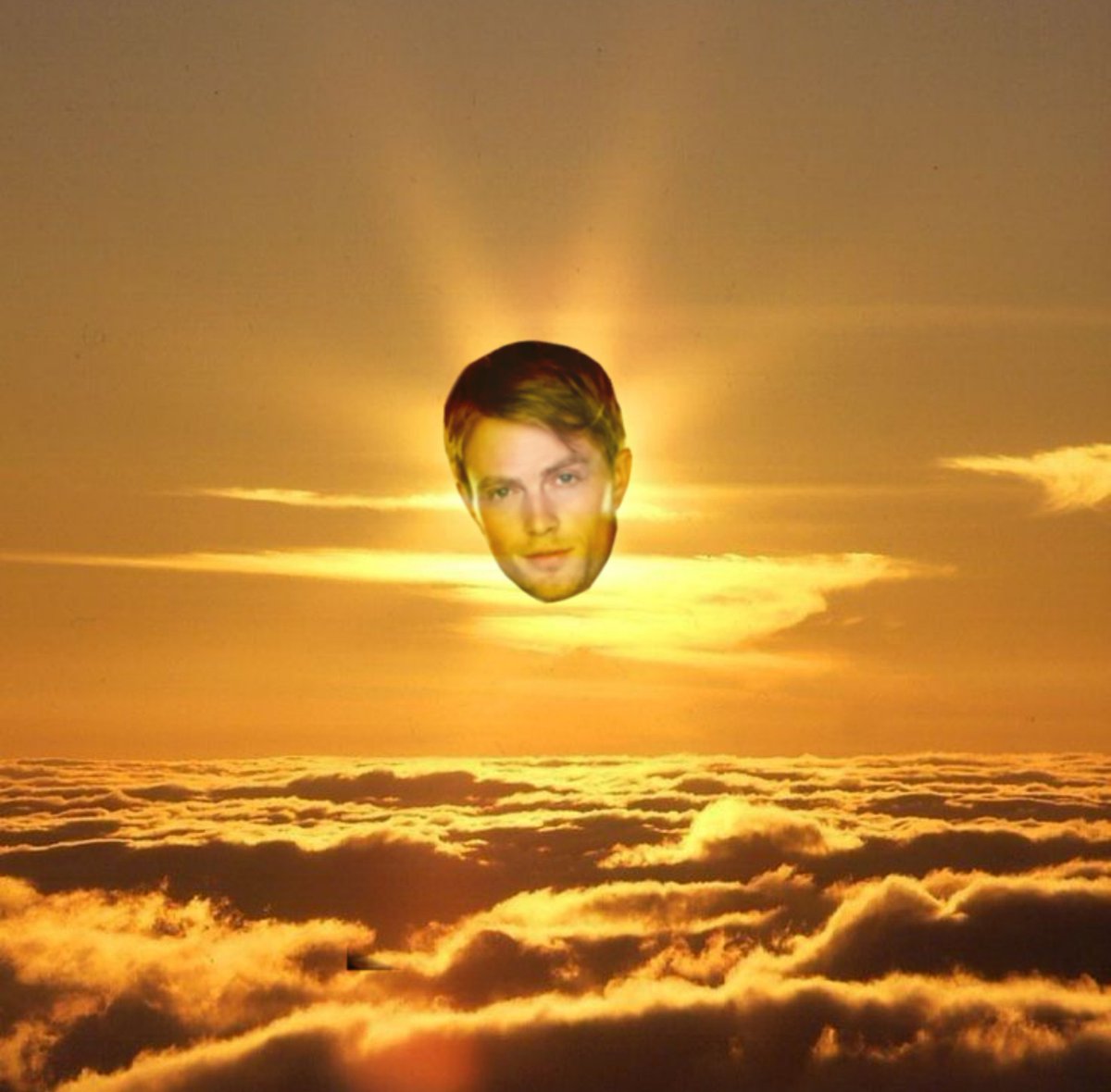 randomkinsella's tweet photo. Wade Kinsella as the sun https://t.co/vDujQZDVUk