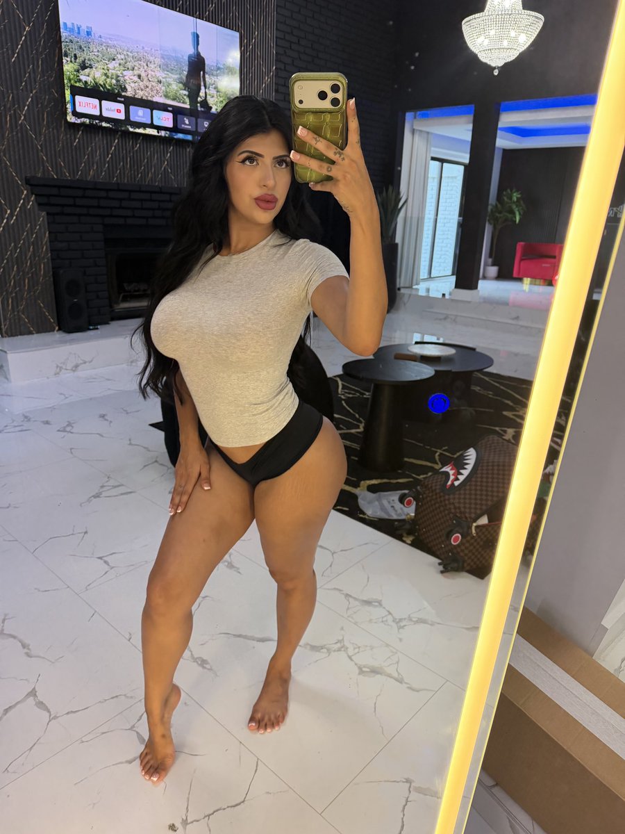 Jazzysavedraa's tweet photo. Be honest: girlfriend or wifey type? https://t.co/U0iOgpENog