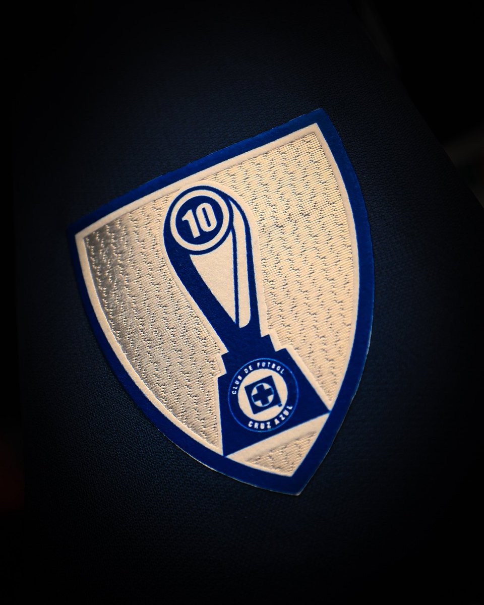 CruzAzul's tweet photo. Hoy estrenamos esta joya. 💙🚂 https://t.co/AKgCd5H77H