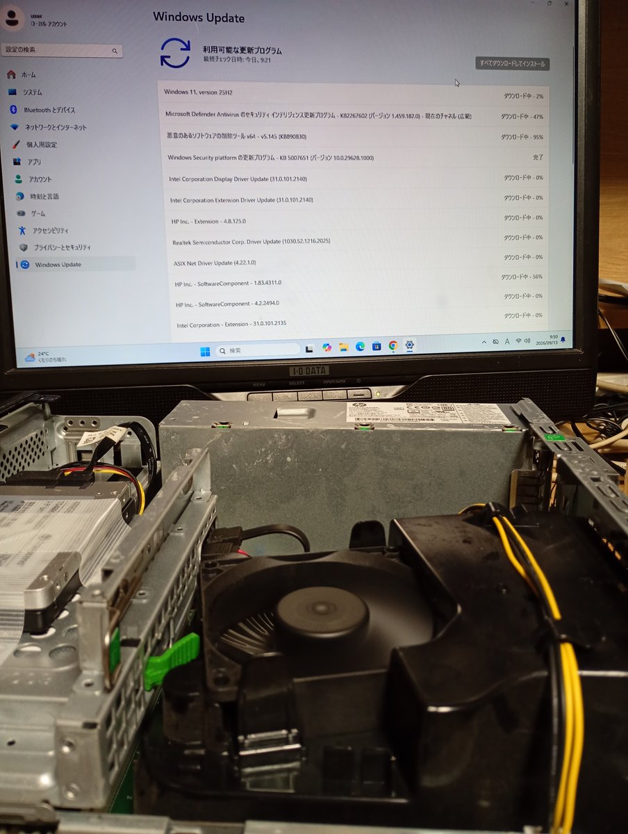 Topcor_s's tweet photo. 実家で使えそうなPCがあったなと思って、載せ替え用のSSDとメモリを用意したのですが、CPUがまさかのCeleronでした🍄 https://t.co/j3J2aLfnHy