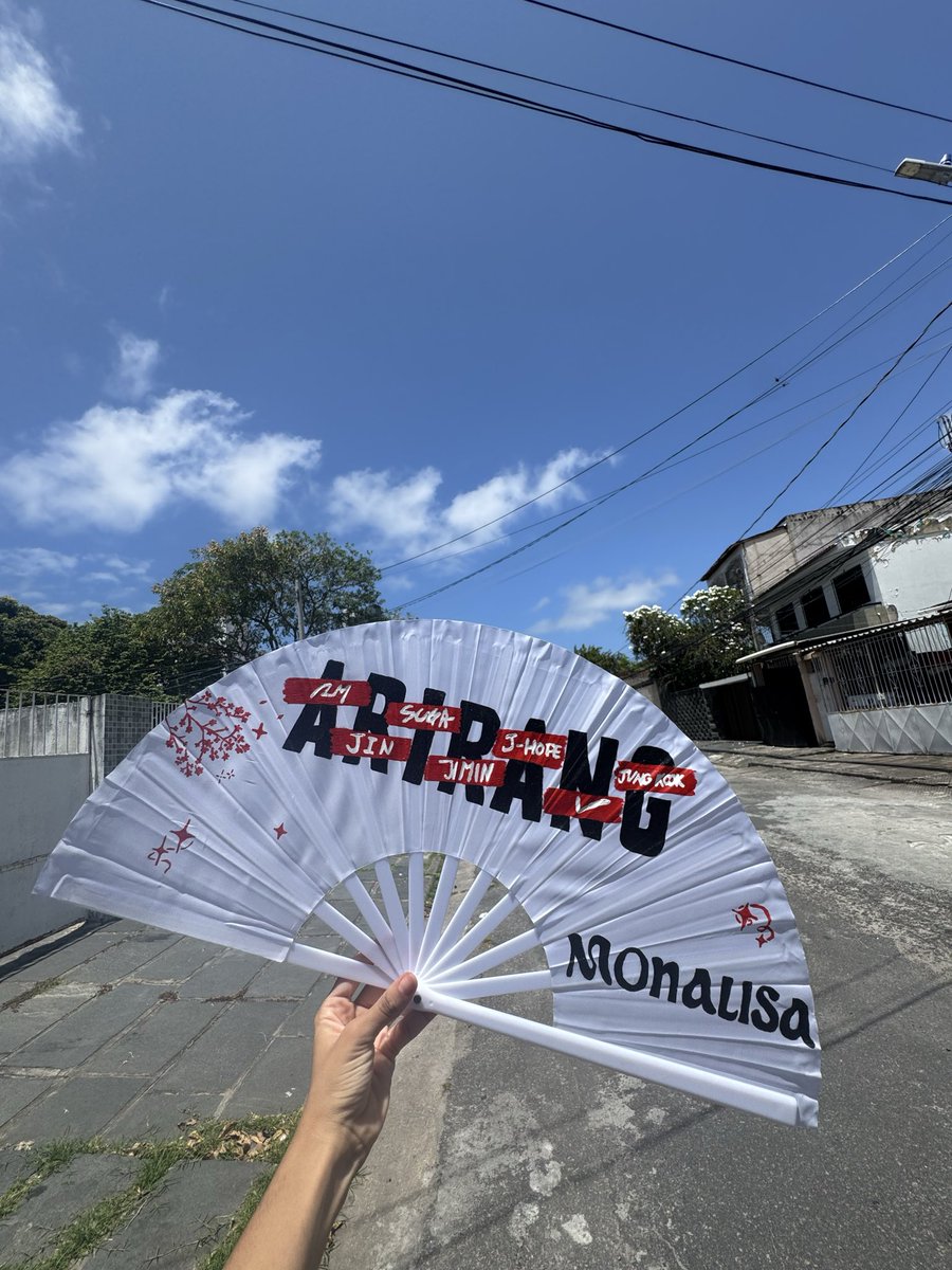taeliarz's tweet photo. Gente, tô aceitando encomendas de leques! Tô com 3 em fila e vou aceitar algumas vagas.

link: https://t.co/Ebkpz9vaTh

informações importantes: 
> R$65 reais + frete
> estou evitando fazer no branco, a foto é por conta do modelo 
> envio via loggi (7 a 10 dias úteis) https://t.co/yKCIuvPwU1