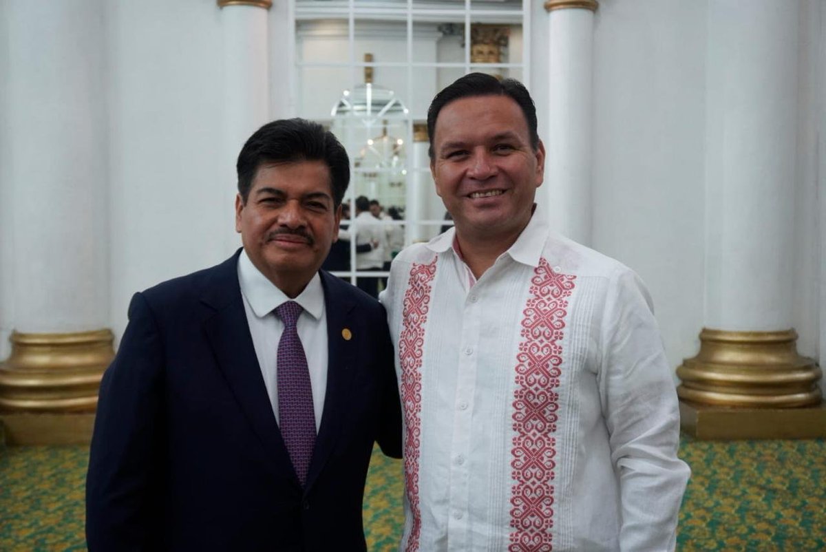 t_afapp's tweet photo. Acompañamos a nuestro compañero Senador, Francisco Chíguil Figueroa, en la presentación de su Segundo Informe de Actividades Legislativas. Una presentación que demuestra que la honestidad y la firmeza en el trabajo diario son indispensables para servir a la nación. https://t.co/fjOtvIyOOq