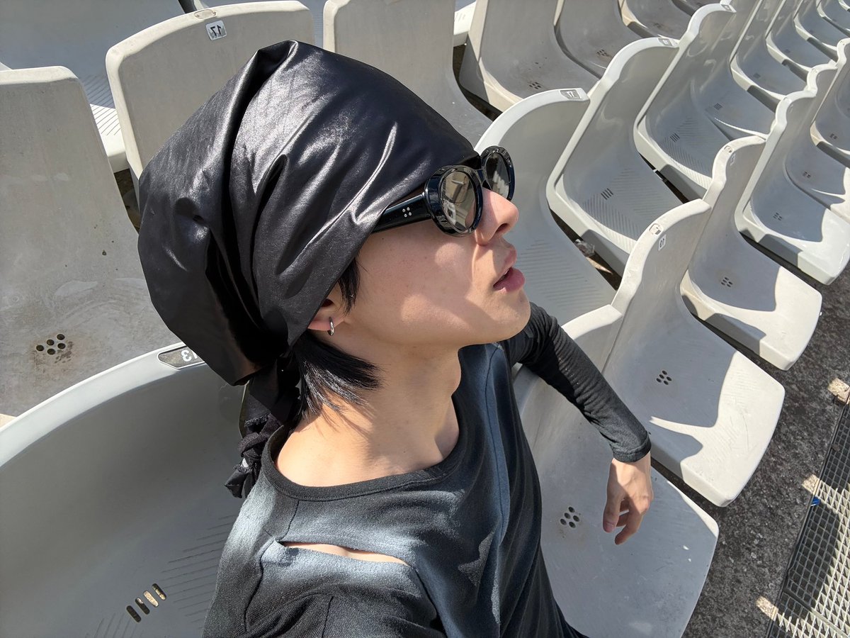 leowoned tweet picture