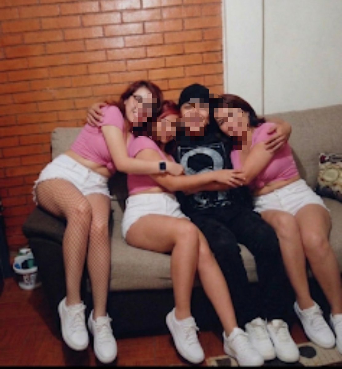 PeterPan2fz's tweet photo. Mis 3 putas, que tienen que vivir para complacerme, Mi mujer, Mi suegra y mi cuñada, las 3 se pelean porque les meta la verga primero! https://t.co/LX1XM3TgpV