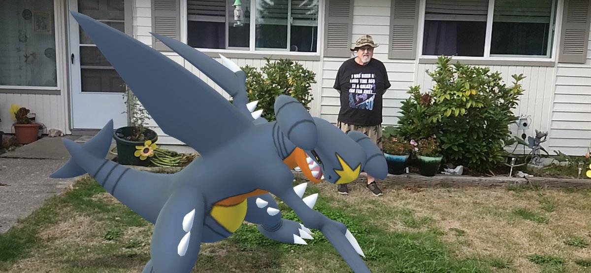 Zakku_san's tweet photo. Shiny evolved Shark next to my Stepfather who took me today. #Pokemon #PokemonGO #ShinyPokemon #Garchomp #ShinyGarchomp #TeamShiny #Shundo #Background #BackgroundShiny #BackgroundShundo #PokemonGOCommunityDay #GibleCommunityDay #GOSnapshot https://t.co/FWa3VFDyck
