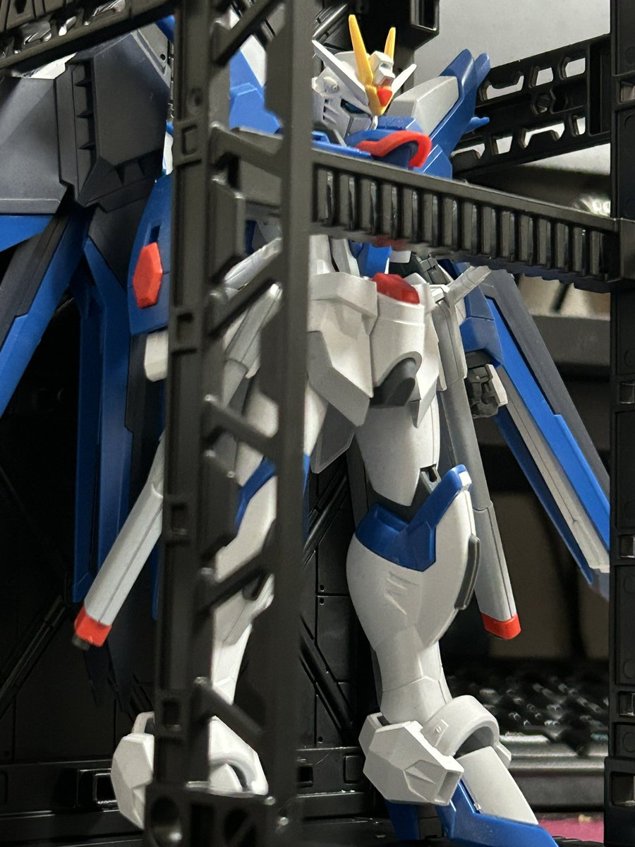 runyan42632404's tweet photo. ちょっと前に話題になってた100均のプラモスタンド最高すぎるかもしれない･:*+.(( °ω° ))/.:+ https://t.co/3UncO6M0w8