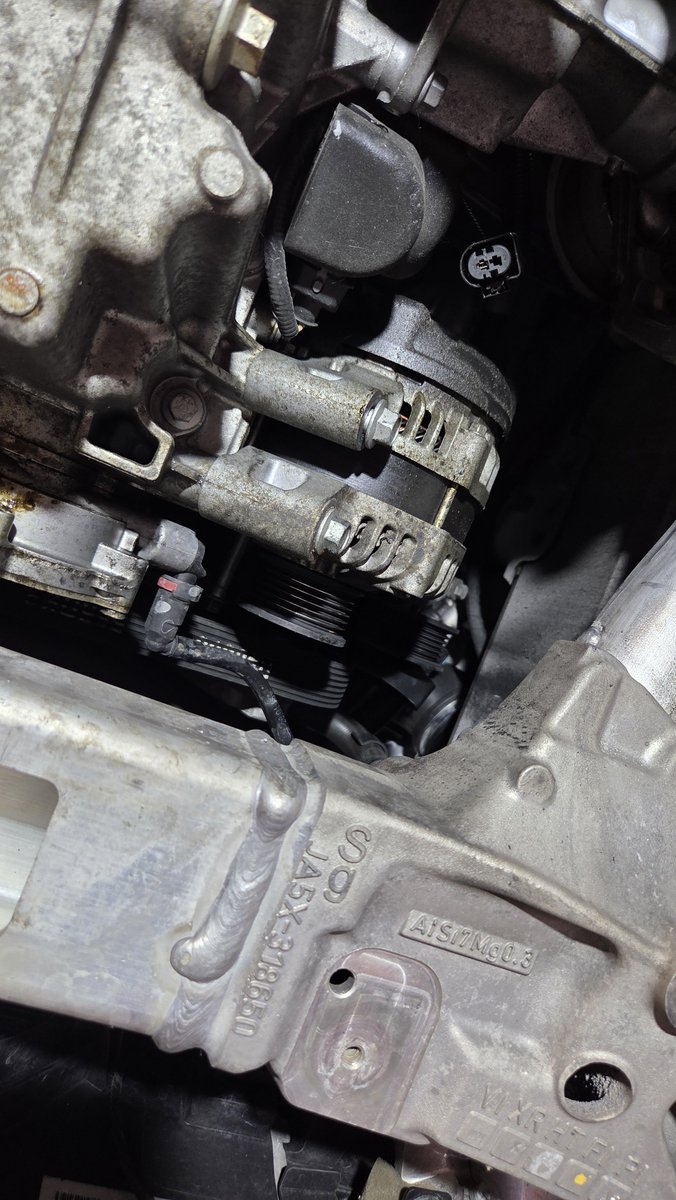 MidwesternFuzz's tweet photo. larping as a mechanic rn https://t.co/BKr9R6x1Yq