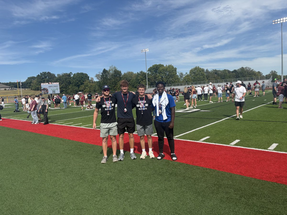 BraydenFlood15's tweet photo. Had an amazing game day visit with @Evangel_FB thank you coach @CoachJDeSoto for the invite. The team played amazing and got a great win! https://t.co/0RlHCyUI9v