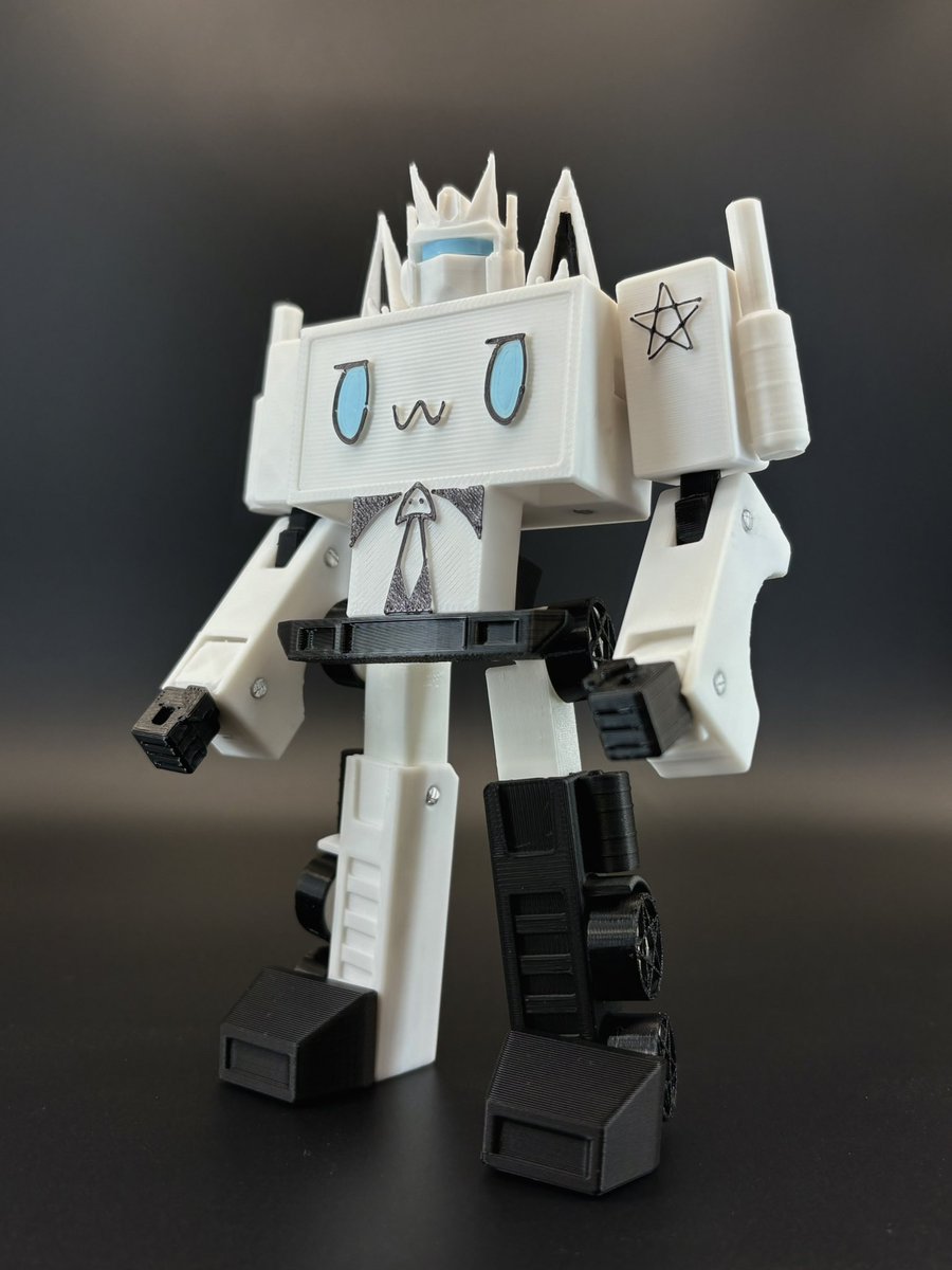FUKADA0510's tweet photo. ビジュアルアップデートしたフブさんに一目惚れしたので作りました！
コーンボイに変形できます🌽

#絵フブキ https://t.co/RTDqGyzXxb