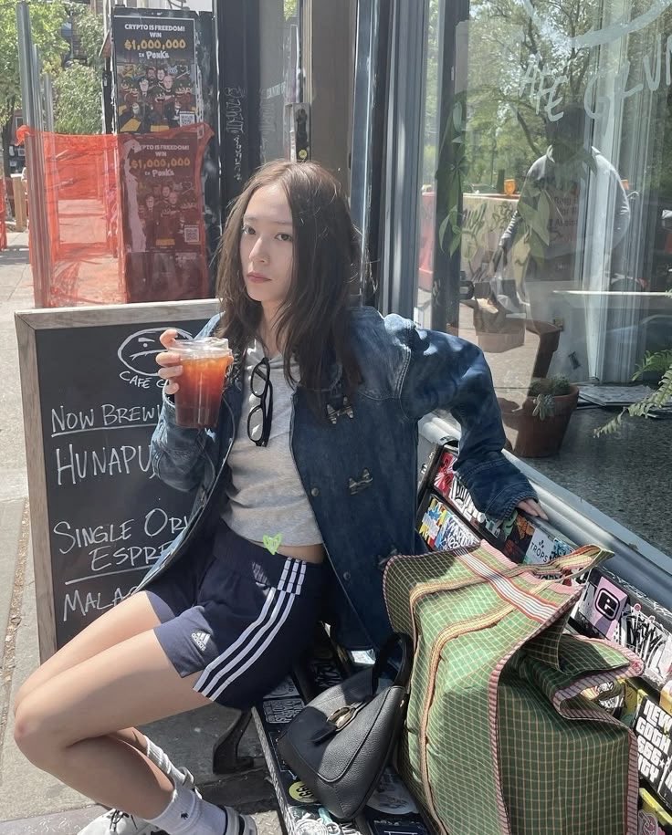 Krystat's tweet photo. Morning, happy sunday moots! ☕️ https://t.co/YihmxZiDre