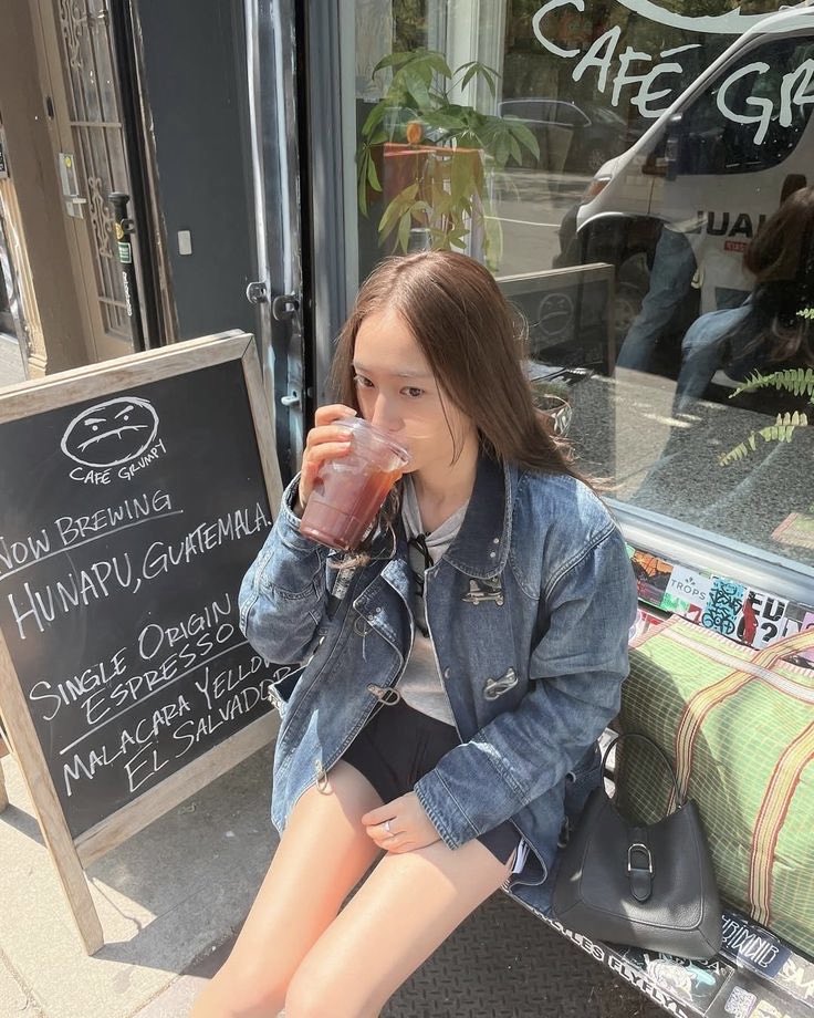 Krystat's tweet photo. Morning, happy sunday moots! ☕️ https://t.co/YihmxZiDre