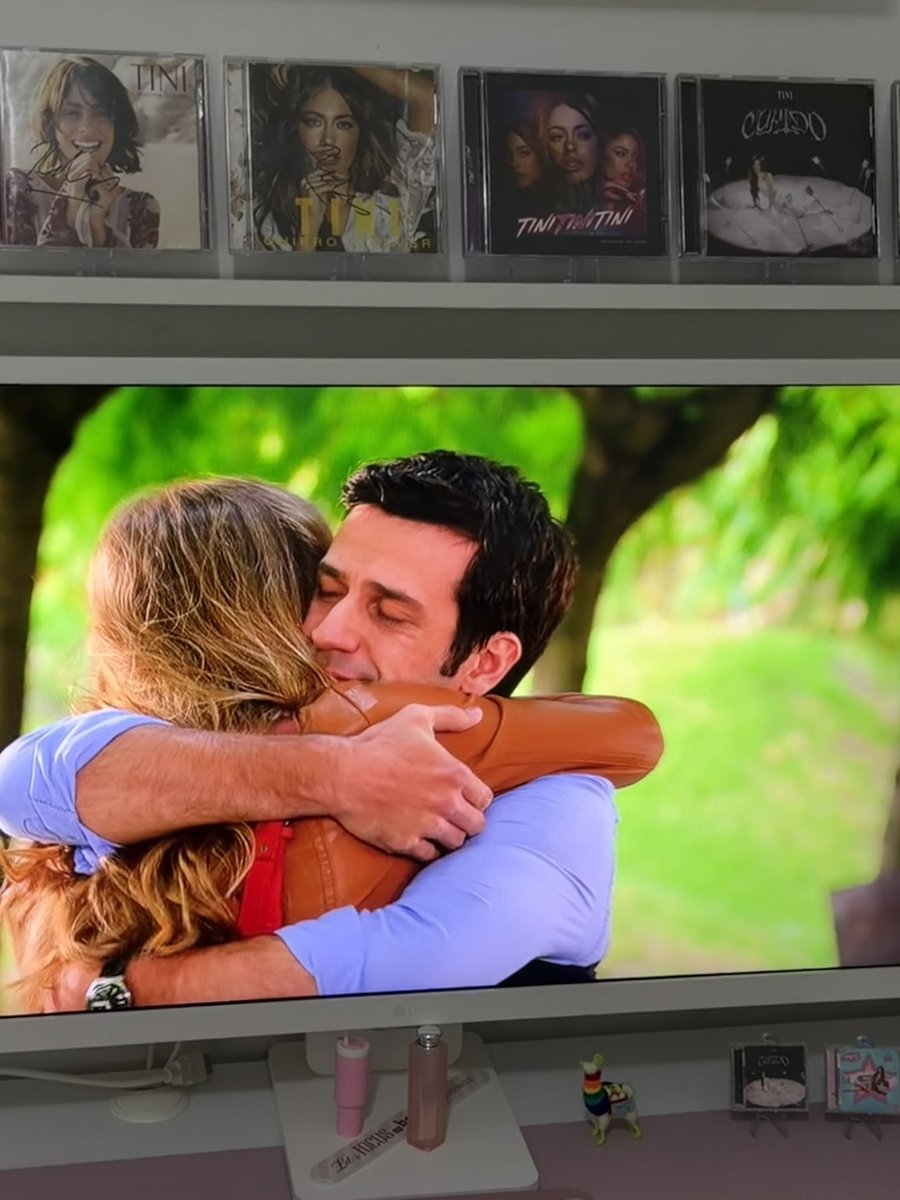 babyzstoessel's tweet photo. “esse relógio era do meu pai, minha mãe deu pra ele quando fizeram dez anos de namoro. não funciona, mas é muito importante para mim. quero que ele fique com você. cada vez que você vir ele, vai saber que em mim existe um tempo que vai estar parado na qual eu estou te esperando.” https://t.co/tiYGnVW16o