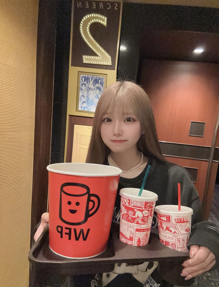 himepococha's tweet photo. ちいかわと白鳥とコウモリの映画、どっちみよっかなーーこれは前映画見た時の写真🍿 https://t.co/U7JbGExZSf