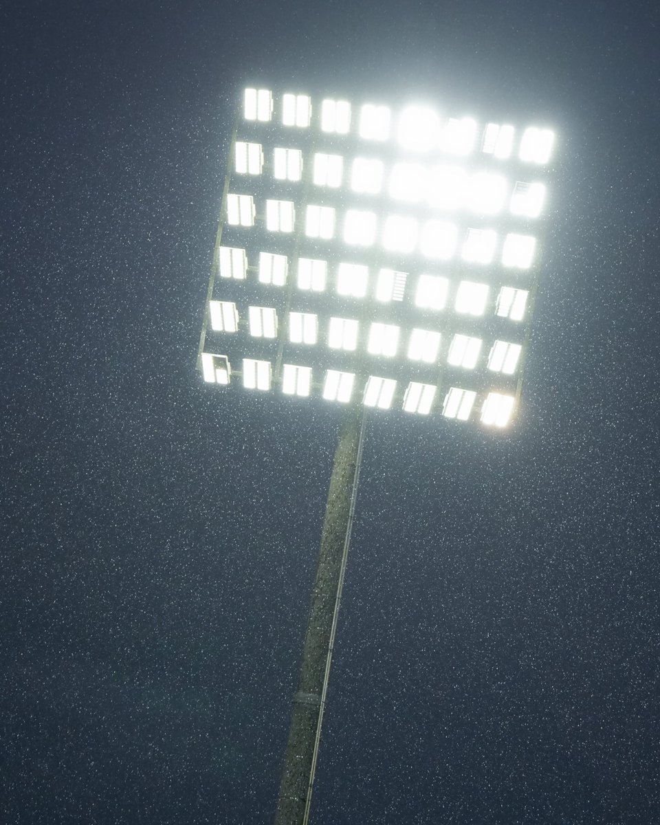 primerafutboles's tweet photo. El colegiado arbitral realizó las respectivas evaluaciones en el terreno de juego, sin embargo, la lluvia no cesa, por lo tanto el referí principal determinó la no realización del encuentro. 

Quedamos a esperas de brindar la información oficial sobre la reprogramación, CD FAS vs Alianza FC.