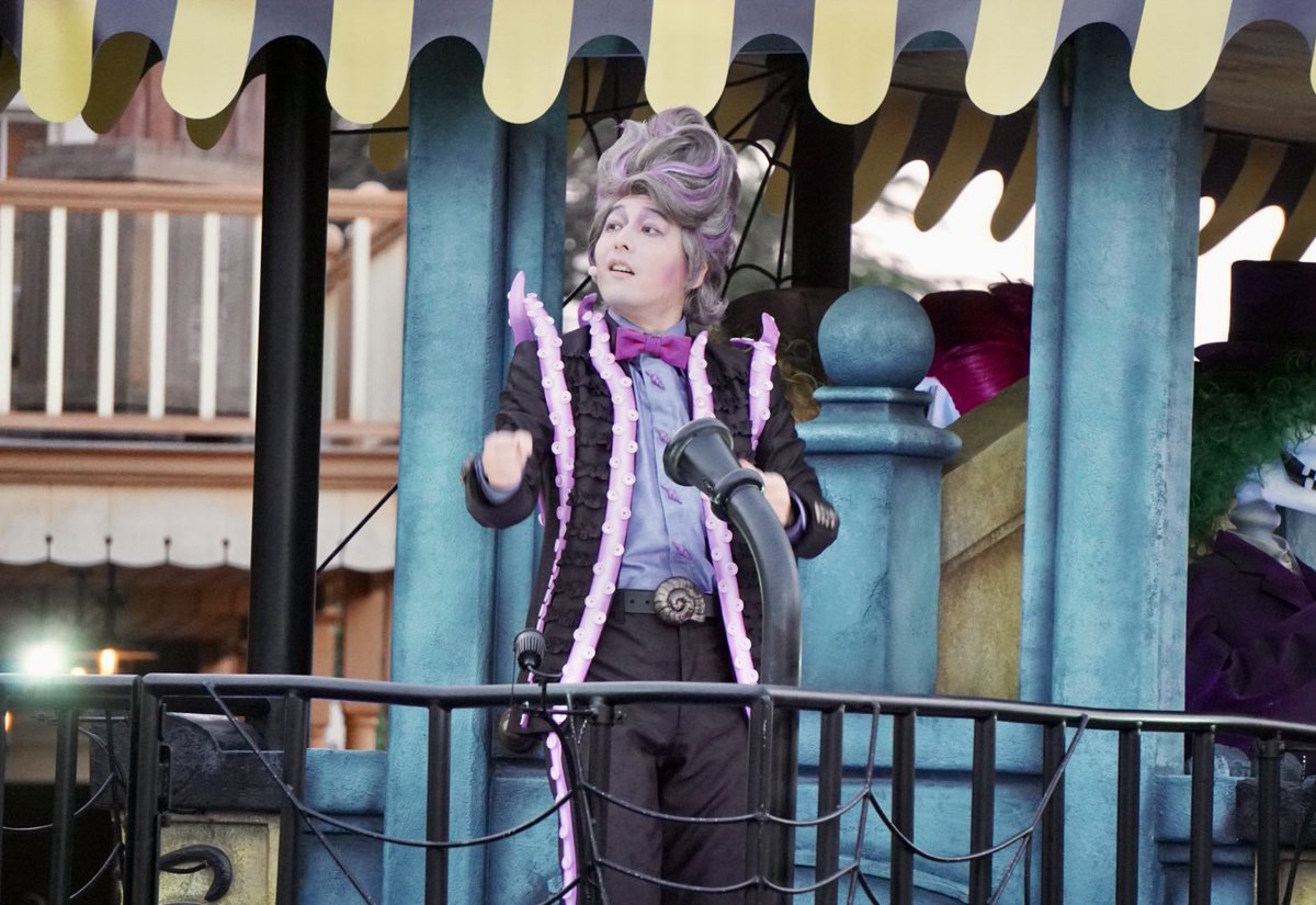 mikko_20100518's tweet photo. ややマンネリ感も出始めてきた？TDRのハロウィーン。でもこの時期のネタとして、どんな形でも良いから「問答無用で出せばバズるコンテンツ」を隠し持ってるのは強い🎃（あんまり間が開くと忘れられそうだけど😆） https://t.co/F8hlhXSGda