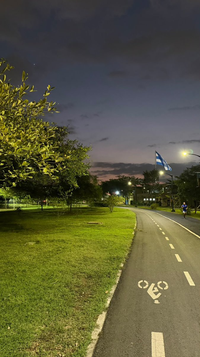 andrscoronel's tweet photo. Se les caen los discursos con solo un par de fotos. Cerrándole la boca a Noboa y sus portavoces que intentan desesperados desacreditar a la alcaldía de Guayaquil.

Los parques bien cuidados y se sienten seguros. Bien por Guayaquil. https://t.co/yknzYRFuHA