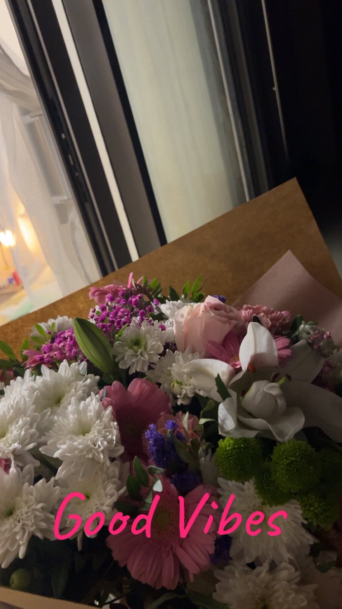 bilkyss9's tweet photo. peut être que j’aime les fleurs enft https://t.co/u1hOCVaSg5