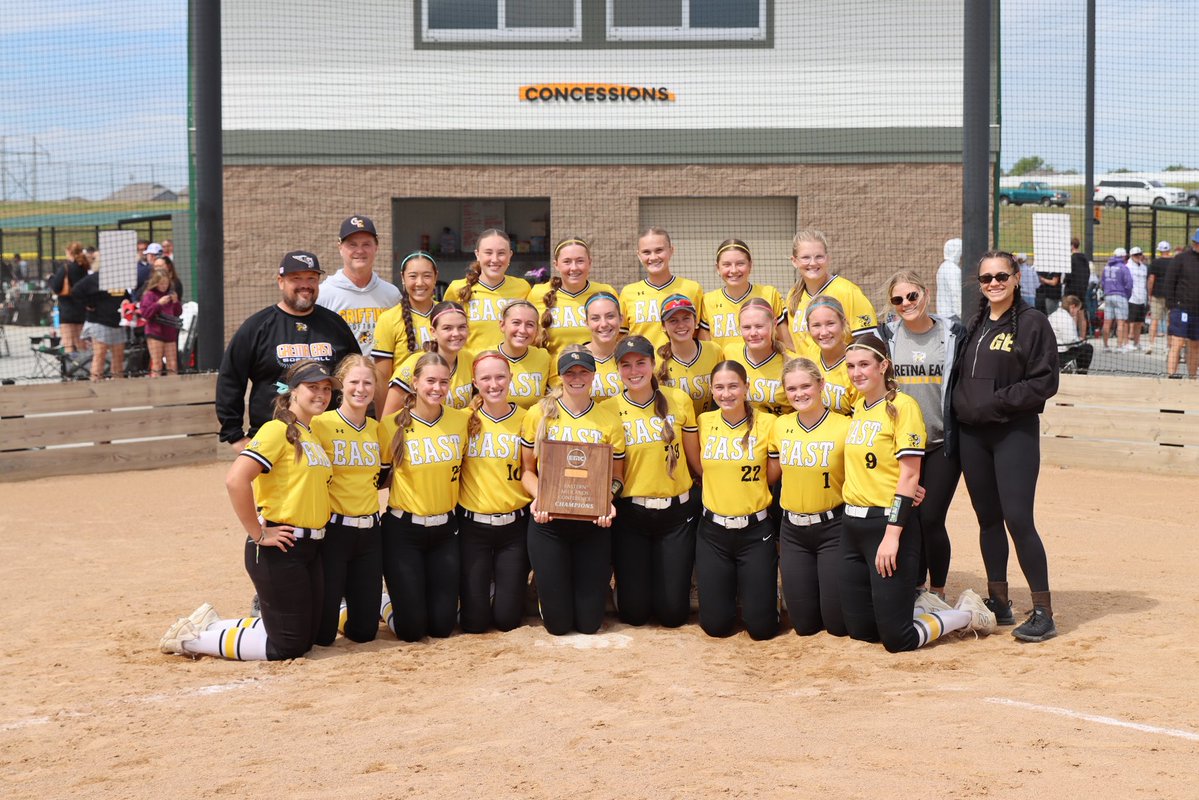 MyaSwartz44's tweet photo. What a fun day! I pitched the semi-final game, with a total of 11 strikeouts to help send my team to the championship game. The momentum didn't stop there—we closed the deal and brought home the EMC tournament title! 🏆🔥 https://t.co/ETTi9amFxc