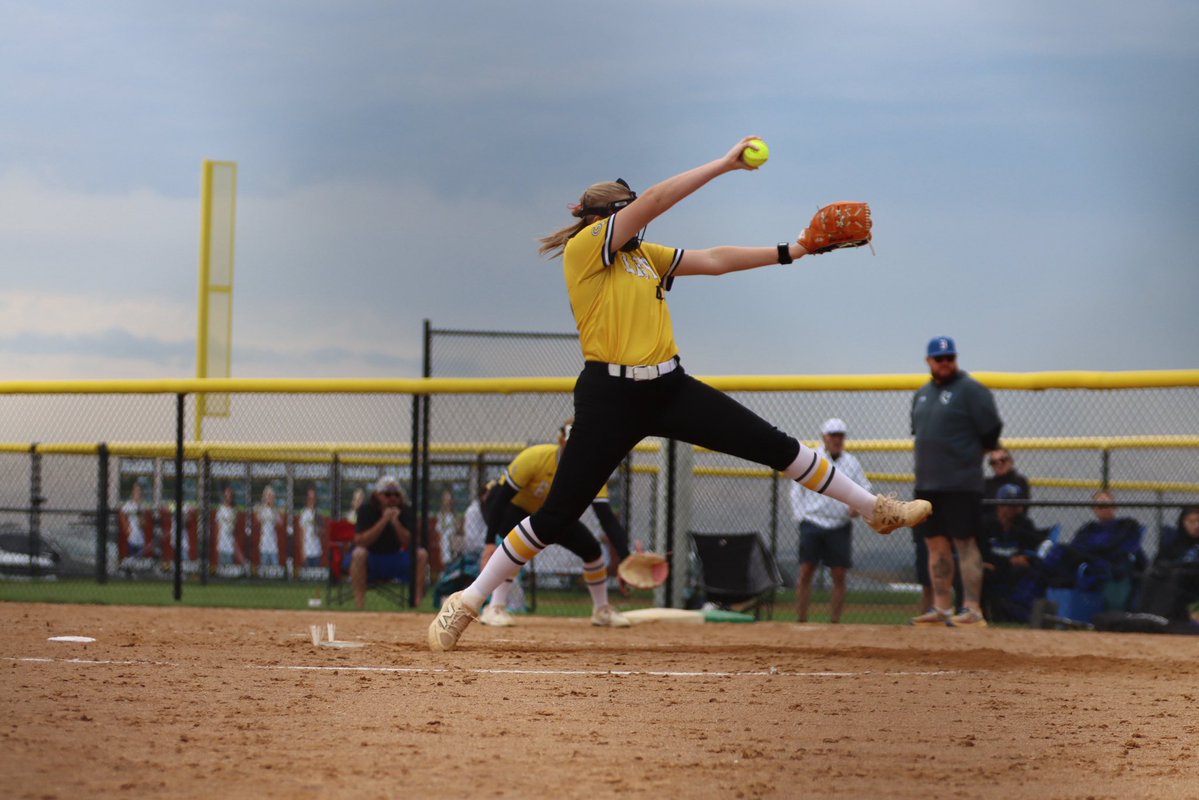 MyaSwartz44's tweet photo. What a fun day! I pitched the semi-final game, with a total of 11 strikeouts to help send my team to the championship game. The momentum didn't stop there—we closed the deal and brought home the EMC tournament title! 🏆🔥 https://t.co/ETTi9amFxc