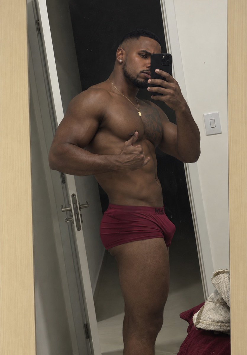 HeitorBlack18's tweet photo. “Só um pouco de atitude… o resto você imagina. 😏”

#Fitness #Musculação #Treino #Shape #ProjetoVerão #Corpo #Academia #Workout #Gym #FitnessMotivation #ShapeDoDia #Selfie #MirrorSelfie #Confiança #BlackMen #BlackBody #Brasil #XBrasil https://t.co/Rh4wpnd6S0