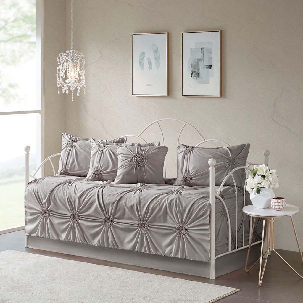 giftshomedocor's tweet photo. Stylish home décor accents create a warm & inviting atmosphere
https://t.co/ofqZX7jrC1
https://t.co/X3tr8oBIoY
#StylishHomeDecor #InteriorDesignStyle #HomeDecorIdeas #CozySpaces #ModernLivingStyle #DecorInspirationNow #HomeUpgradeStyle #InteriorDecorating #ElegantLiving https://t.co/3lWP7pT25R