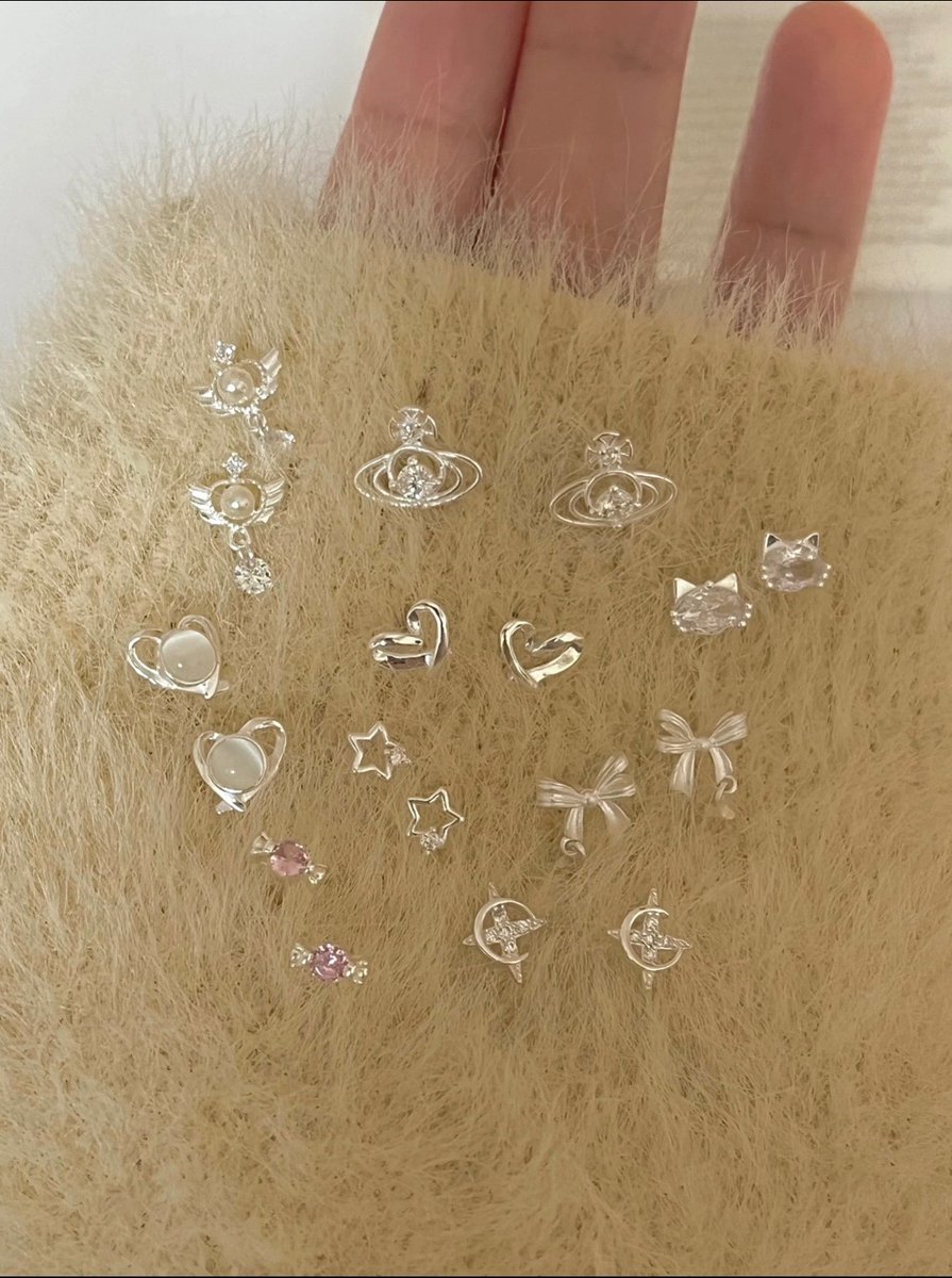 HeidiStolezk's tweet photo. sometimes i wonder if the smallest things carry the most weight, you know? like pieces of a puzzle that feel entirely complete on their own... 🌫️ https://t.co/8lH3gzyBYI