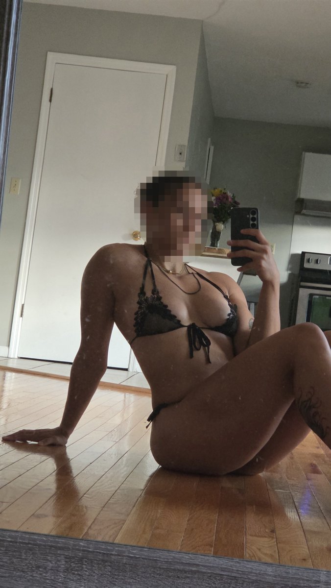 lilithbodyy's tweet photo. what's you're favorite position baby?👀

#onlyfanspromo #blacklingerie #musclemommy #tits #ass #tattoos #hot #fitness https://t.co/GBbLDlxglC