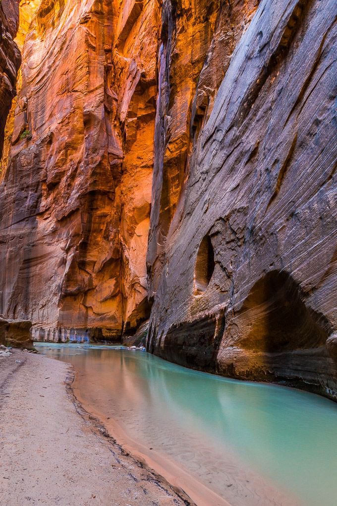 Amazingeyes89's tweet photo. Narrow Hikes of Zion National Park ����️ https://t.co/KBb9BDreJI