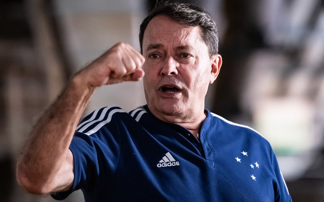 guiamara1's tweet photo. "Cruzeiro não tem projeto, quem faz projeto é arquiteto"
PEDRO LOURENÇO

"Vai lá e joga"
PEDRO LOURENÇO aos torcedores do Cruzeiro https://t.co/BUOxTilPPB