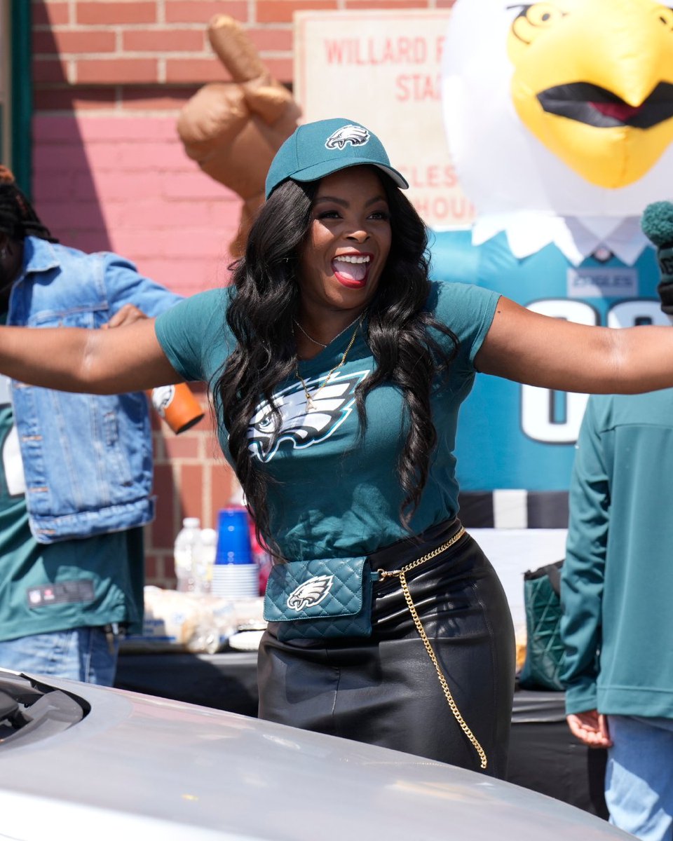 AbbottElemABC's tweet photo. Pencils down. Eagles up. https://t.co/ghlxz8yNI4