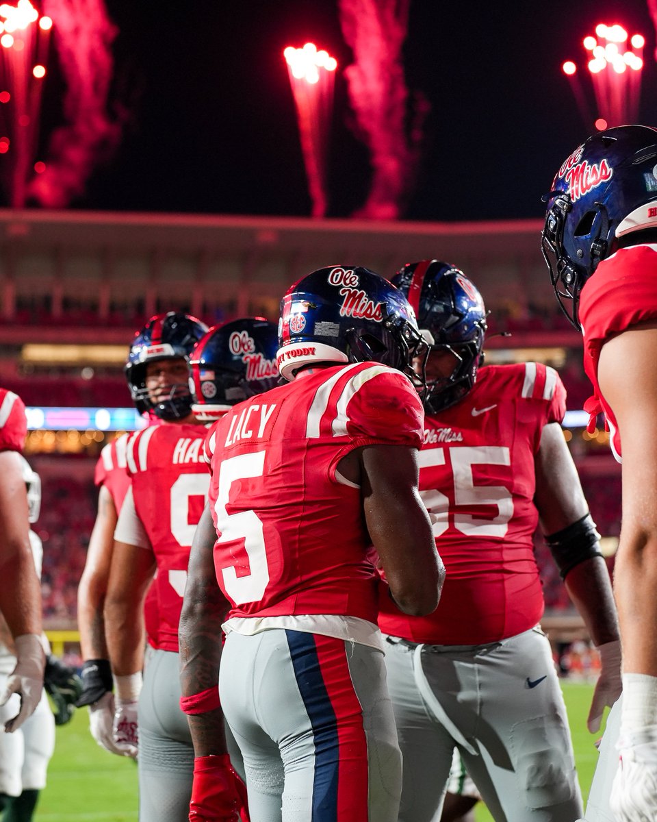 OleMissFB's tweet photo. 👑👑👑

#HottyToddy https://t.co/jHyfcvOUAR