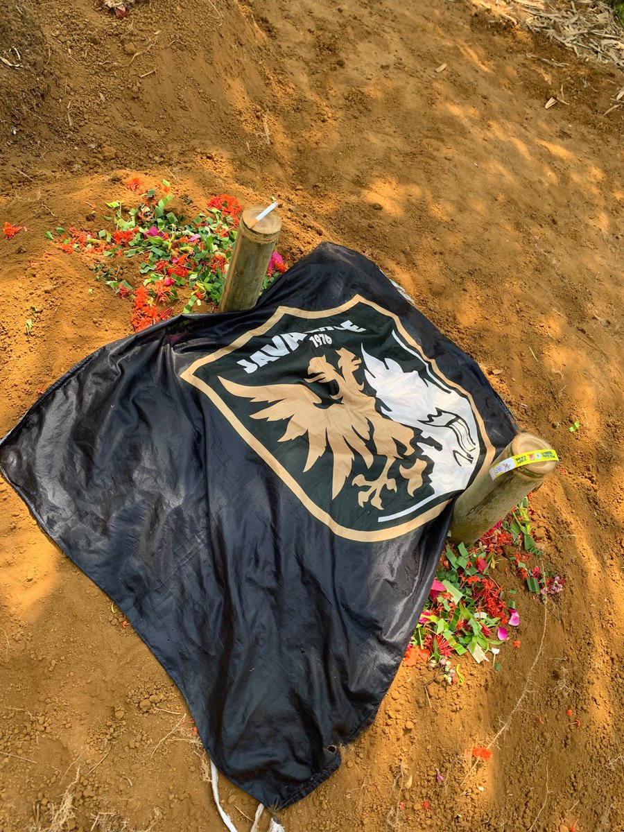 JAVAEAGLE76's tweet photo. Tanpa mengurangi rasa hormat sedikitpun, kami dari komunitas kecil ini mengucapkan banyak terima kasih atas perhatian dan bantuan dari teman² @BCSxPSS_1976 @S1H_Slemania @PSSleman dan semuanya yg telah membantu do'a dan materi sampai alm. Viano Sulthan M Faizzaki dikebumikan 🙏🏻 https://t.co/DytDJpQ0EX