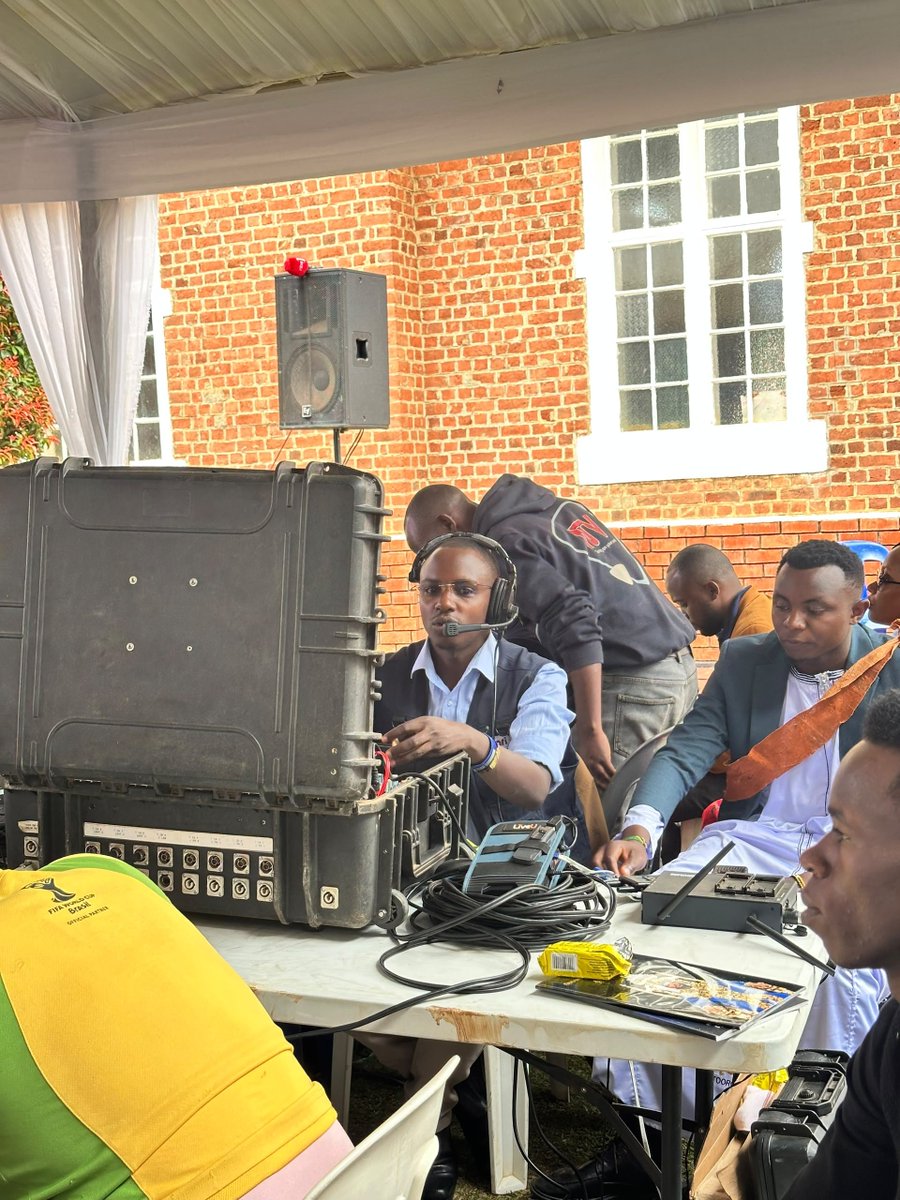 rutebemberwa's tweet photo. When history happens, the broadcast must rise to the occasion. 🎥📡
@TayariWestTV live from Fortportal to the Nation am always available to serve || King Oyo's burial https://t.co/YwINYFAp7F