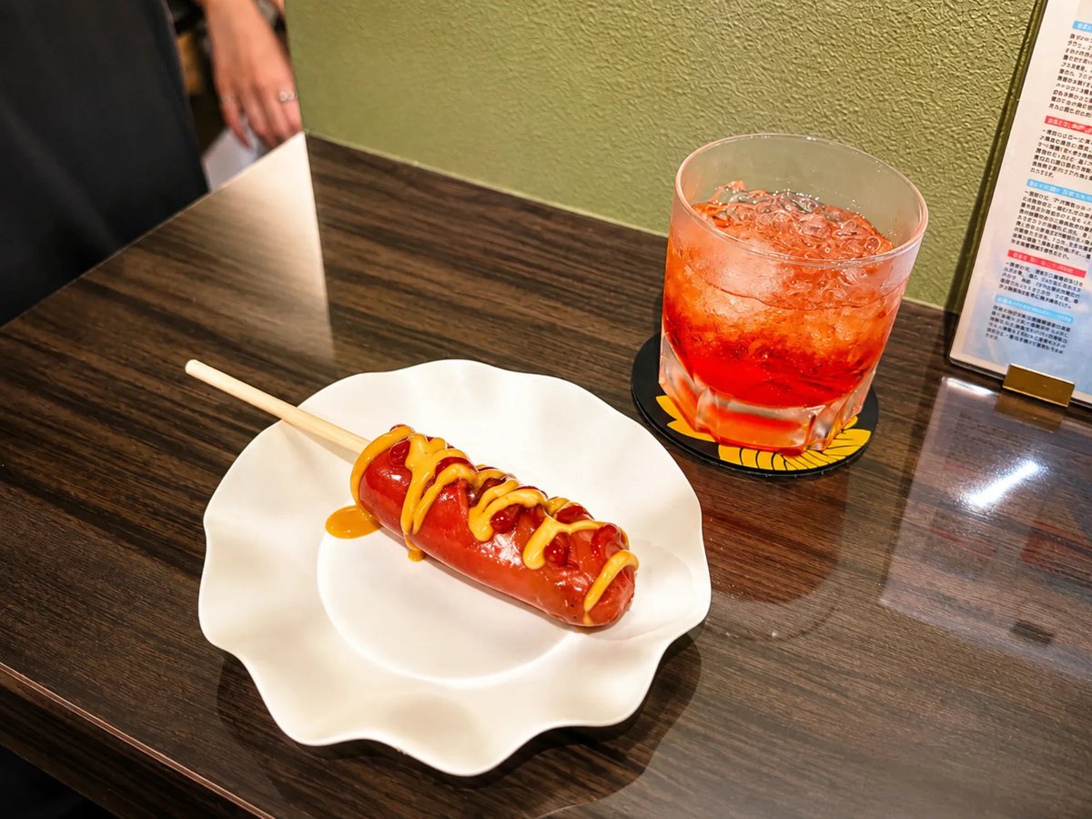 42fortuna's tweet photo. 【浴衣や甚平で彩られた「バー×夏祭り交流会」】

会場は「お酒の美術館福岡天神店」。
浴衣や甚平の割引企画や夏限定メニューが登場し、スタッフのサポートによる簡単な自己紹介か���フリートークへと、初対面でも和やかに盛り上がりました。

【交流イベントページ】
https://t.co/OM1Z6DOzHt https://t.co/2ZuHNoQqhu