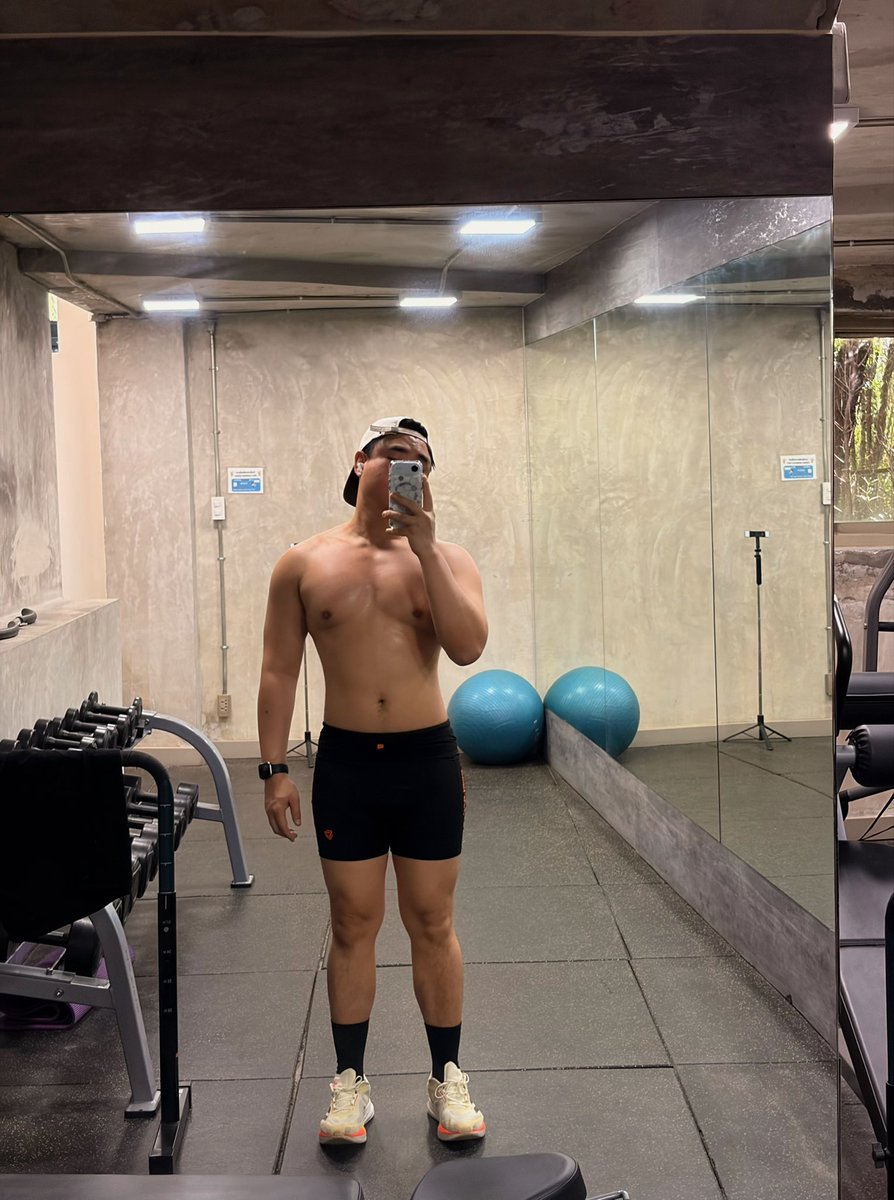 prem_sira's tweet photo. กำลังปั้น 💪 https://t.co/eQDFVsCzQh