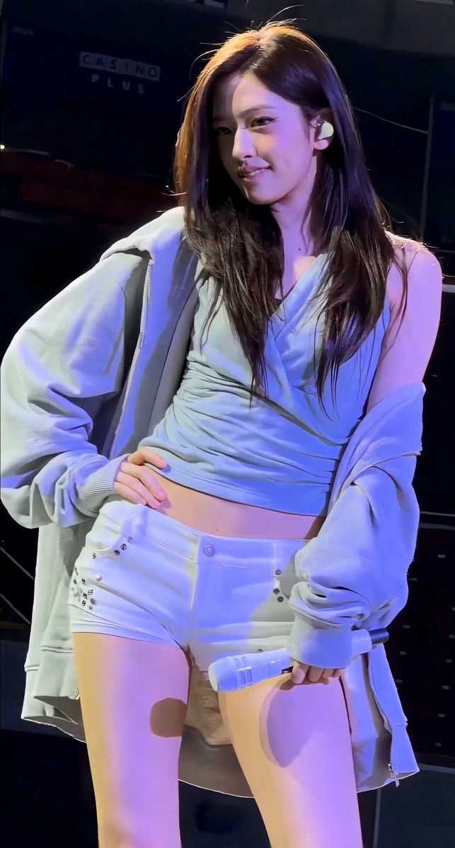 puru_dd's tweet photo. 콘서트때마다 쏟아지는 유진님의 ㄹㅈㄷ폰카짤만이 사첵존재의이유같음 https://t.co/mGa4omTejG