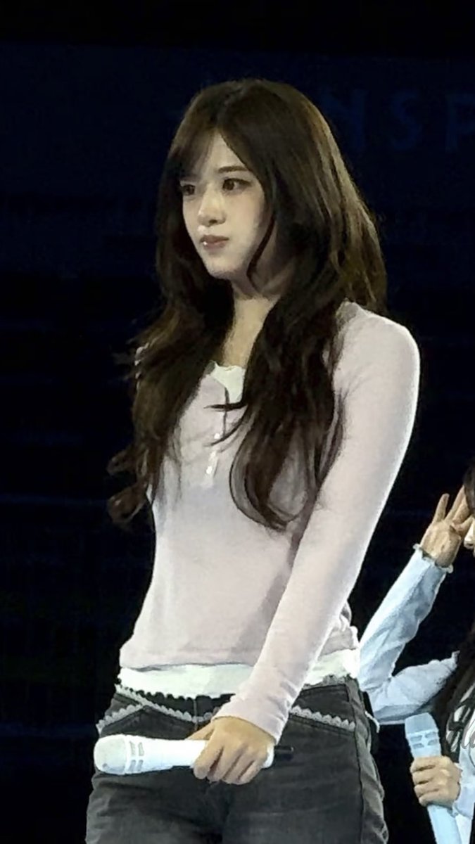 puru_dd's tweet photo. 콘서트때마다 쏟아지는 유진님의 ㄹㅈㄷ폰카짤만이 사첵존재의이유같음 https://t.co/mGa4omTejG