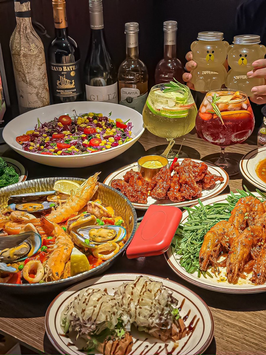JarrettAbnpr's tweet photo. Menú especial de la Semana Santa con paella de marisco, bacalo a la vizcaína y flan de vainilla Reserva tu mesa ahora! ， https://t.co/TDlbyaH6B4