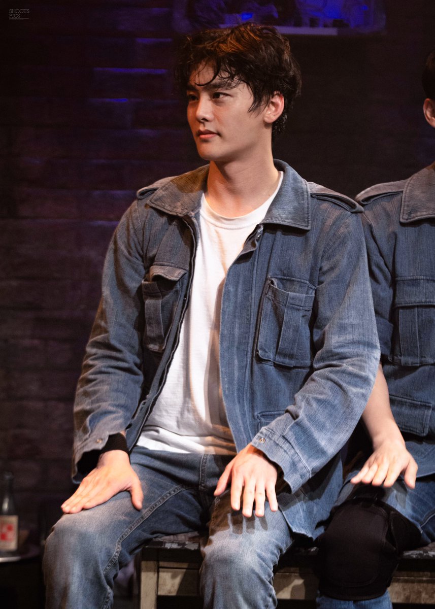 Pics_Shoots's tweet photo. 260909 19:30 더 헬멧 룸서울 

헬멧E 役 #최정우 배우님 https://t.co/5XE9W9PExP