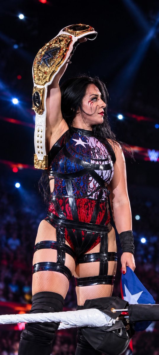 CountryLesnar's tweet photo. Stephanie Vaquer HQ wallpapers as your new World Champion | WWE Santiago, My eyes were starving to see her back with the world title🥵💦

#WWESantiago #wwe #stephanievaquer #wallpaper #livmorgan #wwelive #wweraw #prowrestling #smackdown https://t.co/sQmoiYYgvw