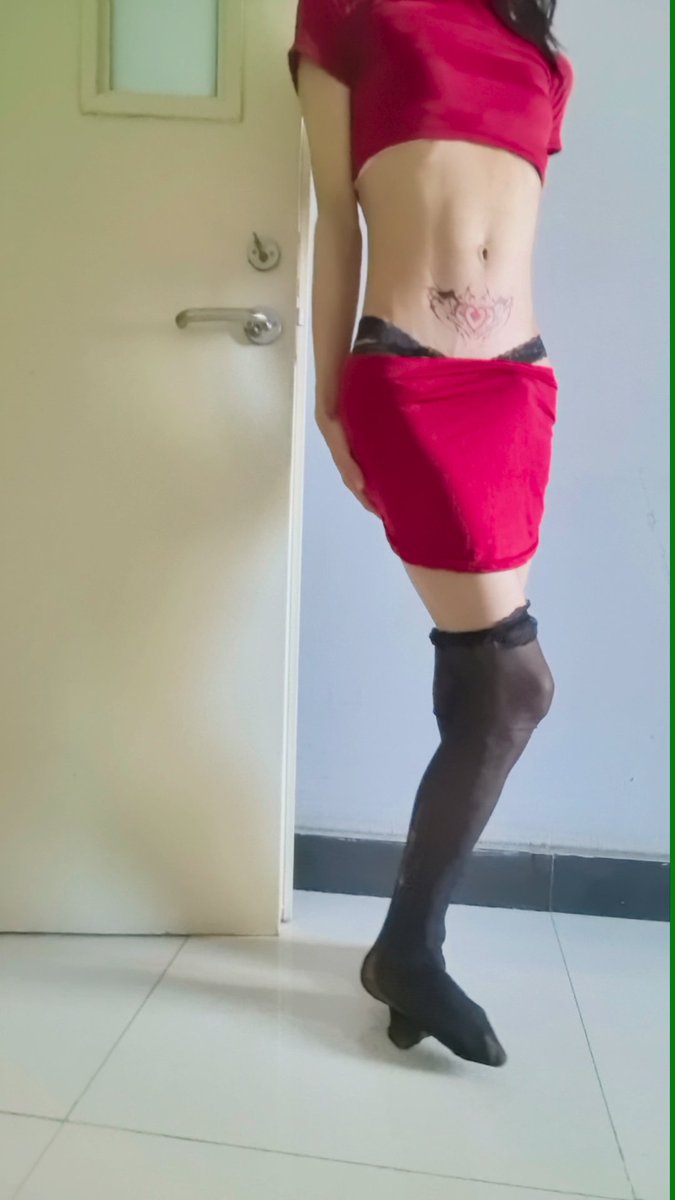 tsddgx3k's tweet photo. 还是没忍住，楼道露出了一波，第一次白天露出。#男娘 #cd #伪娘 #户外 #露出 #自慰 https://t.co/V7dUVeciP0