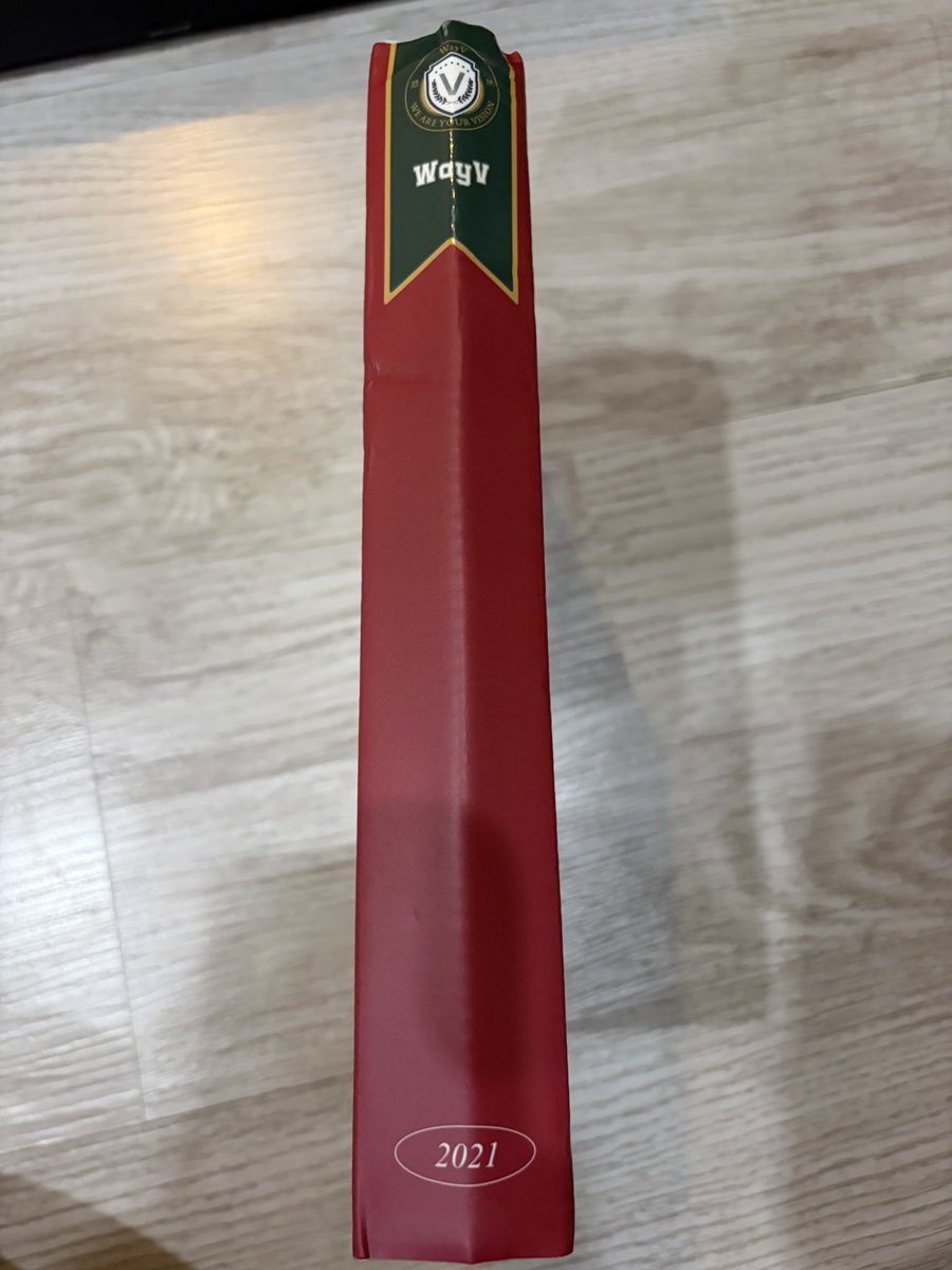 guweyzb's tweet photo. ขาย // back to school wayv ลูคัส
สภาพกล่องด้านนอกบุบ ของด้านในไม่แกะซีล 
ราคา 100 บาท รวมส่ง #ตลาดนัดnct127 #ตลาดนัดnct https://t.co/oDkBhx9d7Z