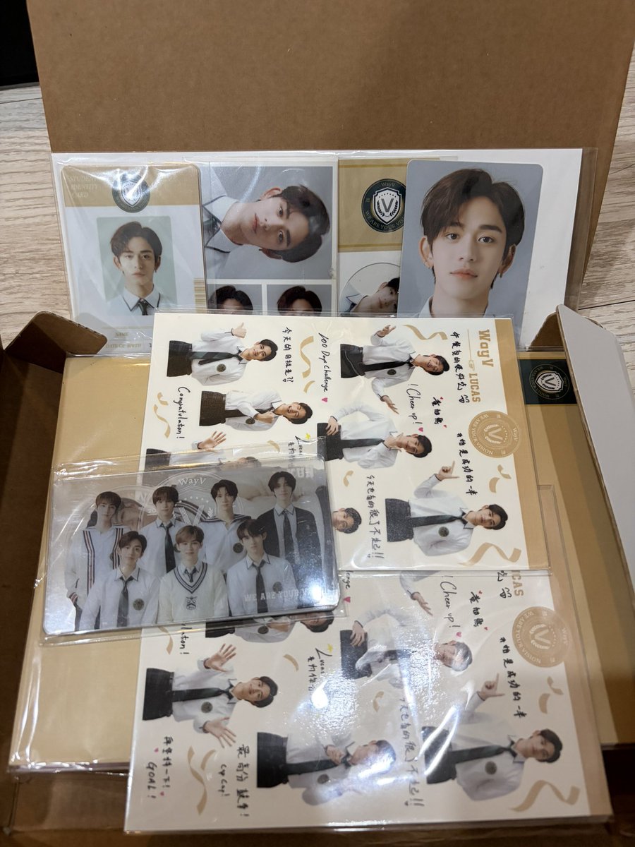 guweyzb's tweet photo. ขาย // back to school wayv ลูคัส
สภาพกล่องด้านนอกบุบ ของด้านในไม่แกะซีล 
ราคา 100 บาท รวมส่ง #ตลาดนัดnct127 #ตลาดนัดnct https://t.co/oDkBhx9d7Z