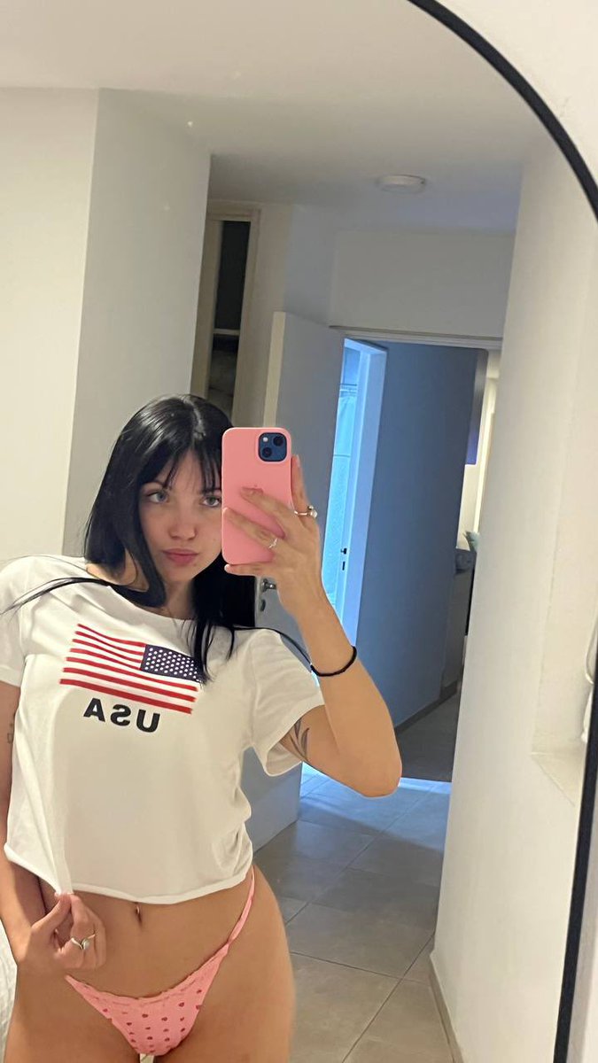 fameMillie's tweet photo. I feel like you'd be way too easy to tease and I kinda wanna find out😏 https://t.co/TLhLroSsX2