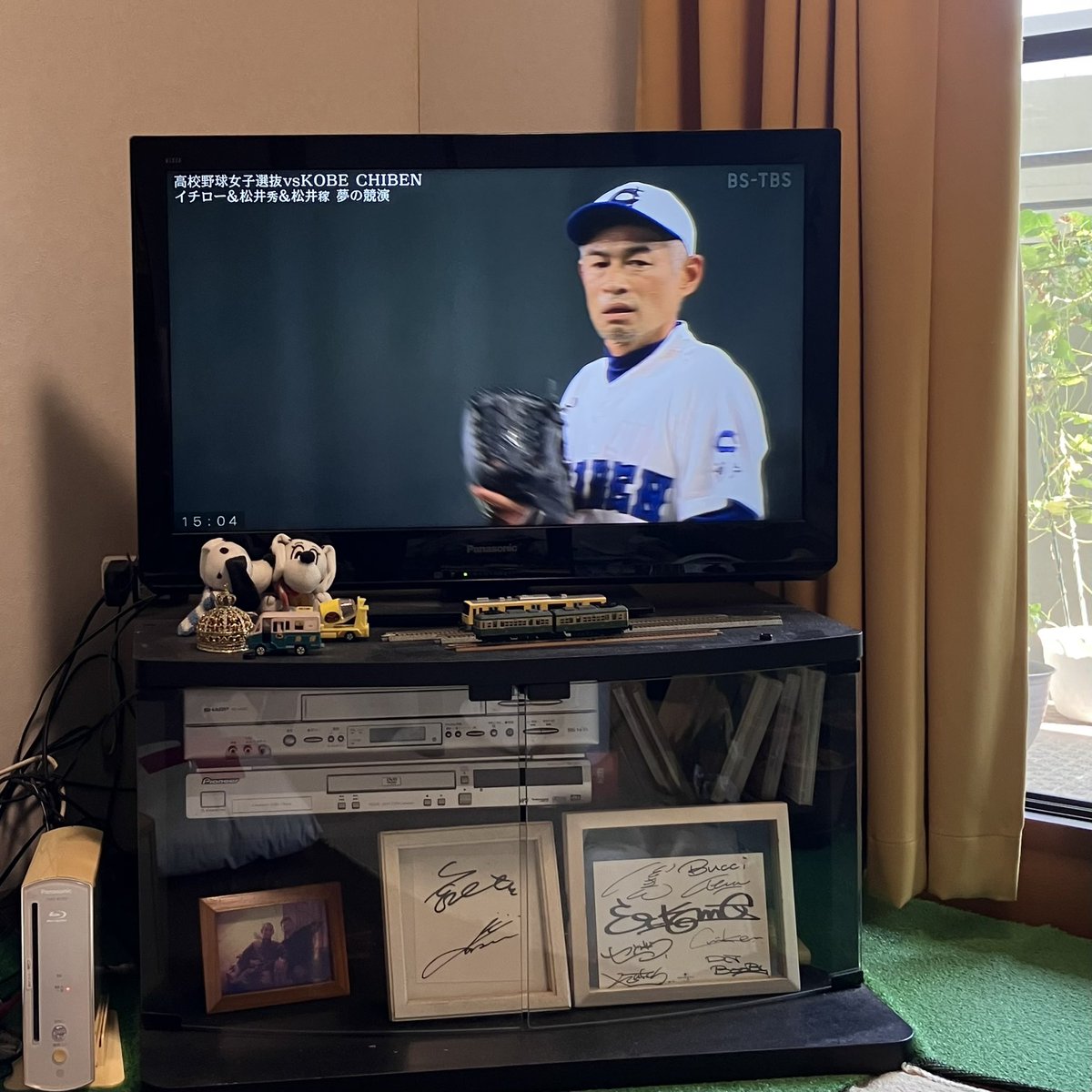 kuminii's tweet photo. 「高校野球女子選抜」とイチロー率いる野球チーム「イチロー選抜 KOBE CHIBEN」のエキシビションマッチ、観てます(^^)
マウンドに立つイチローは、野球少年がそのまま中年になったような可愛ら��さがありますなぁ。 https://t.co/CfASTVyZ2r
