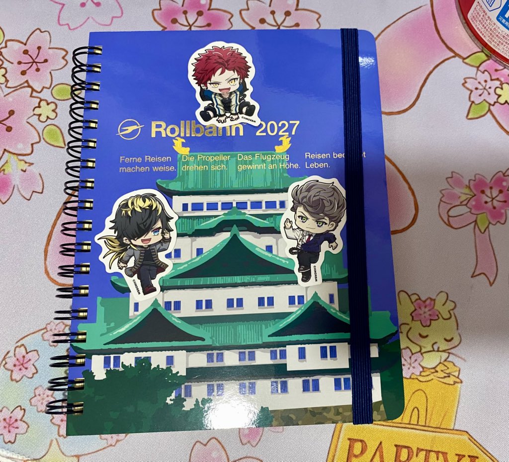 radreamra's tweet photo. 来年の手帳！どっちがいいかな？？って聞こうかと思ったけど、どう考えてもちびキャラのが可愛いね？？？？？w https://t.co/TlAjO9EEvY