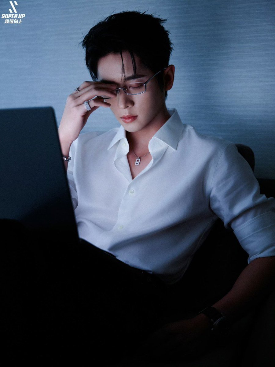 blcknigght's tweet photo. Hari minggu kerja. Siapa? Saya https://t.co/MgVRpLdq5q