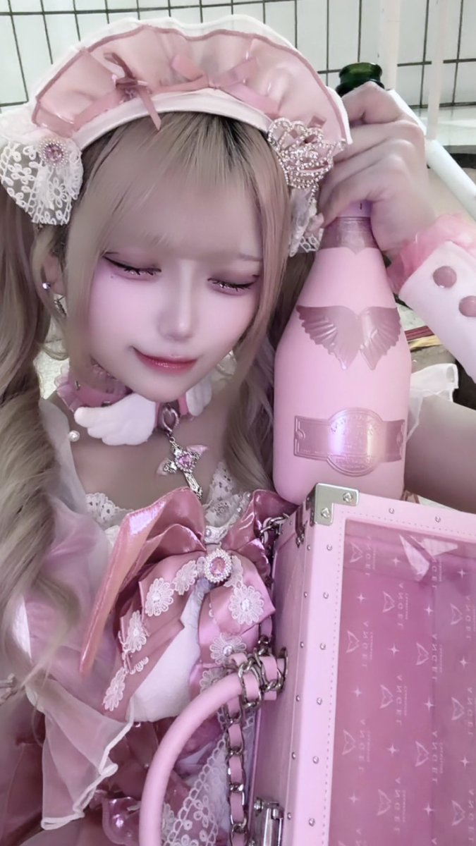 rrumoe's tweet photo. キラキラコンカフェ嬢(̨̡՞o̴̶̷̤  ̫ o̴̶̷̤՞)̧̢♡ https://t.co/kZyprGZOyh